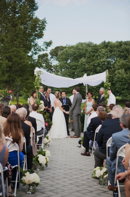 hydrangea aisle decor for outdoor wedding