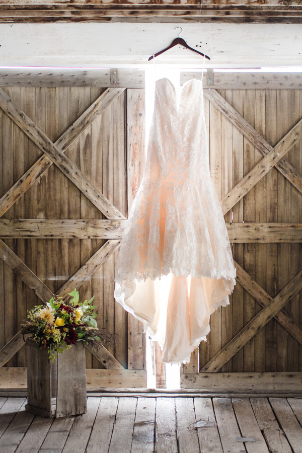 burgundy-and-bronze-fall-wedding-ideas
