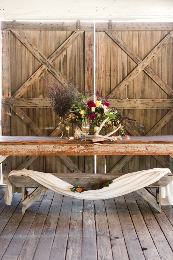 burgundy-and-bronze-fall-wedding-ideas