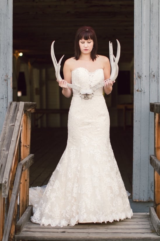 bride holding antlers photographed by K Robinson Photography