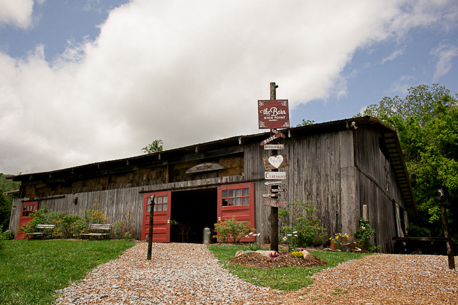 chattanooga-tn-diy-barn-wedding