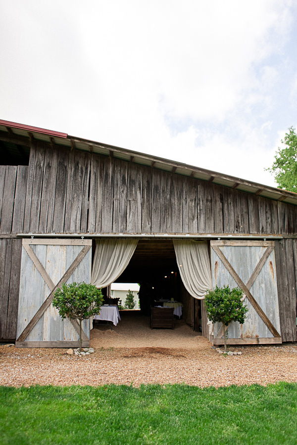 chattanooga-tn-diy-barn-wedding