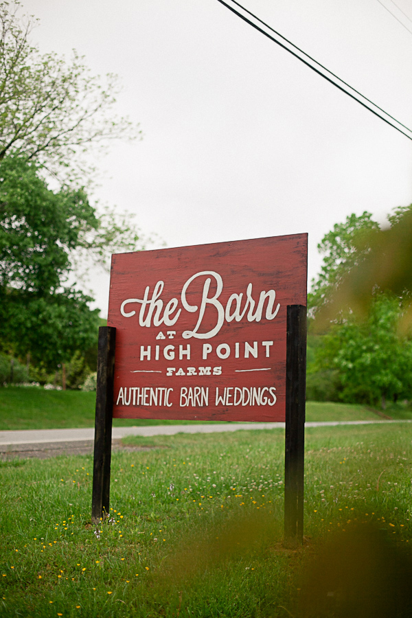 chattanooga-tn-diy-barn-wedding