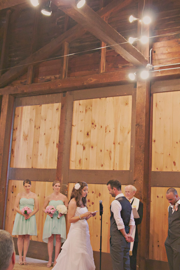 diy-barn-wedding-with-heart