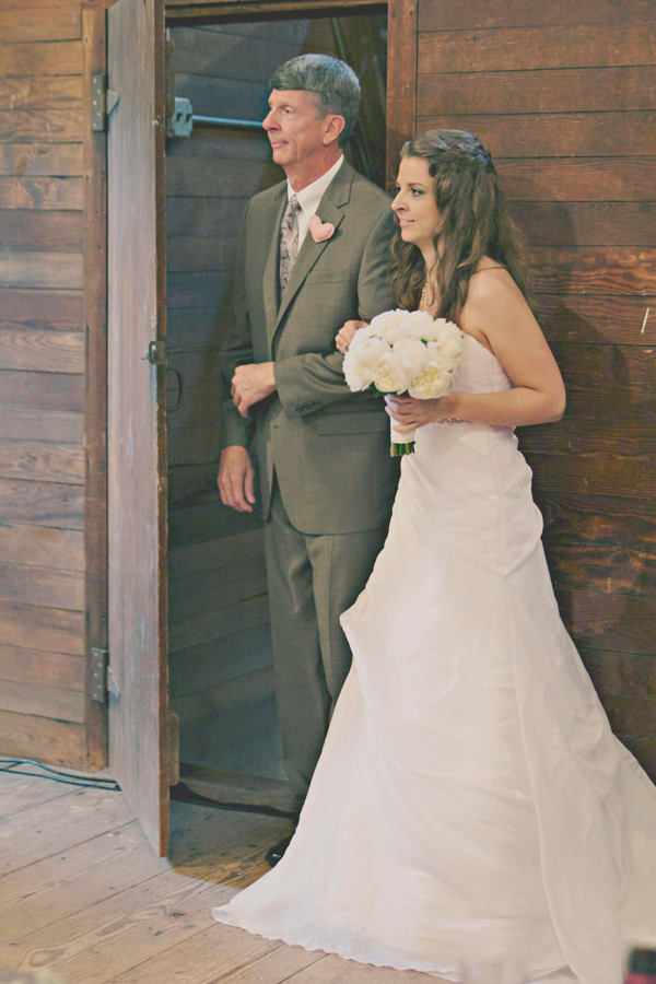 diy-barn-wedding-with-heart