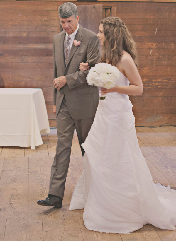 diy-barn-wedding-with-heart