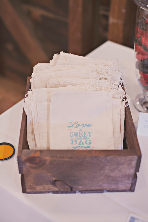 diy-barn-wedding-with-heart