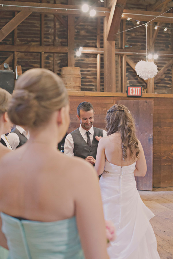 diy-barn-wedding-with-heart