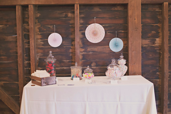 diy-barn-wedding-with-heart