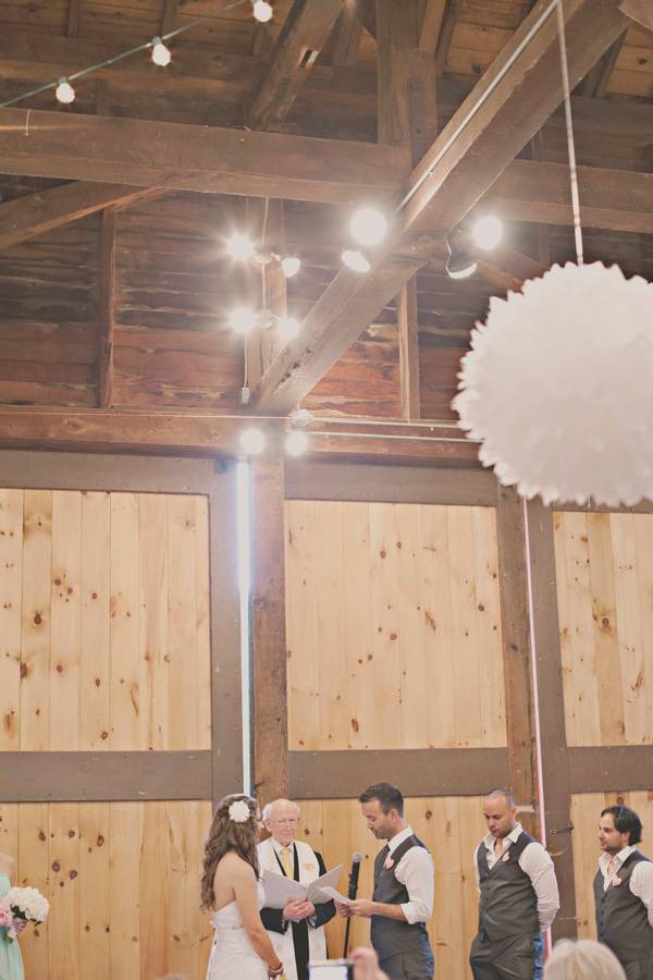 diy-barn-wedding-with-heart