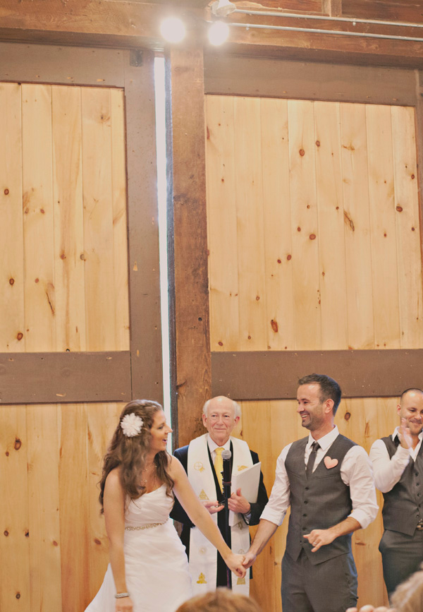 diy-barn-wedding-with-heart