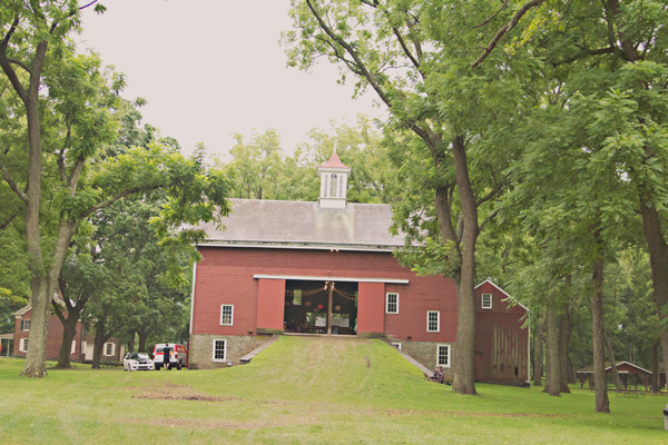diy-barn-wedding-with-heart