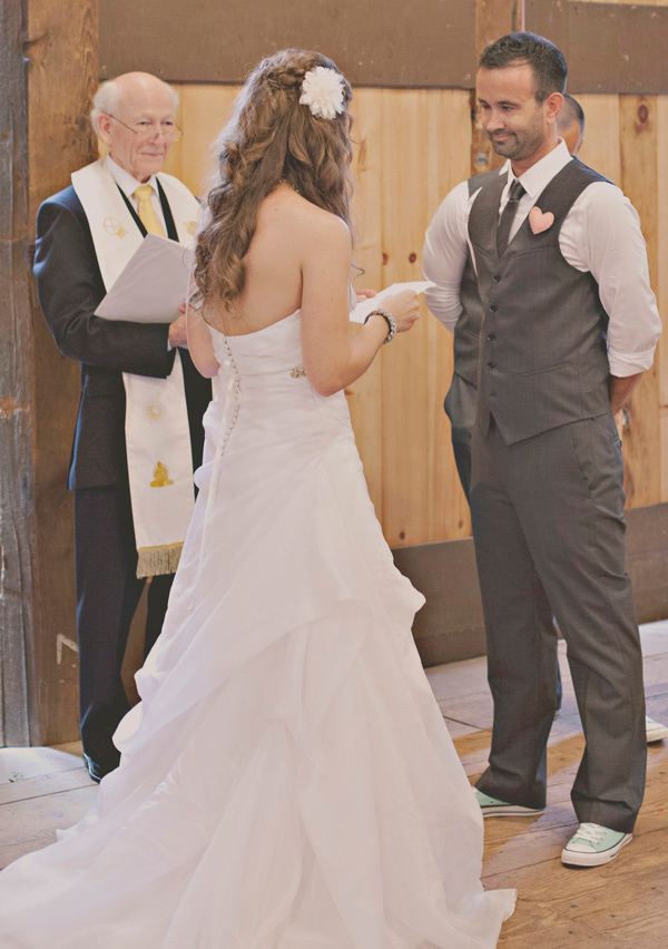 diy-barn-wedding-with-heart