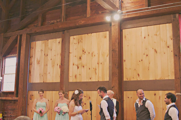 diy-barn-wedding-with-heart