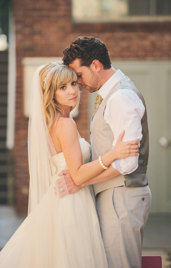 glamorous-gold-and-gray-wedding