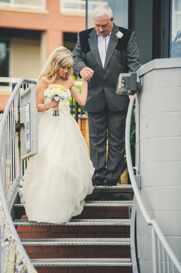 glamorous-gold-and-gray-wedding