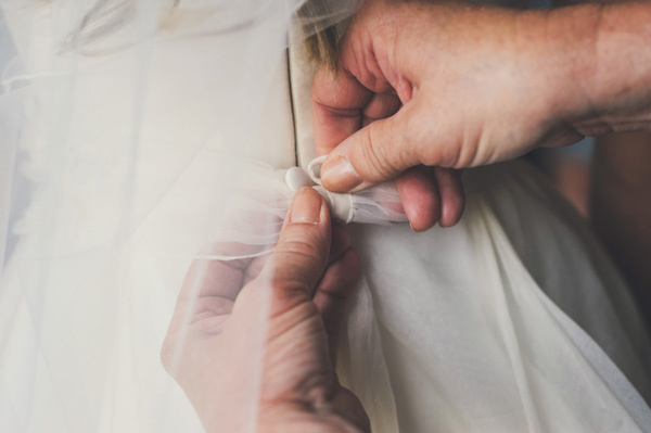 glamorous-gold-and-gray-wedding