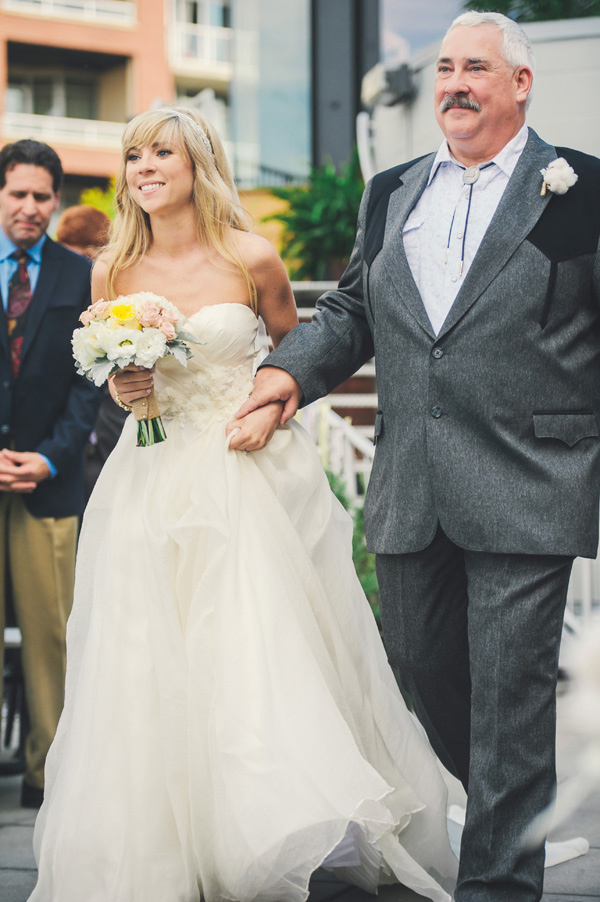 glamorous-gold-and-gray-wedding