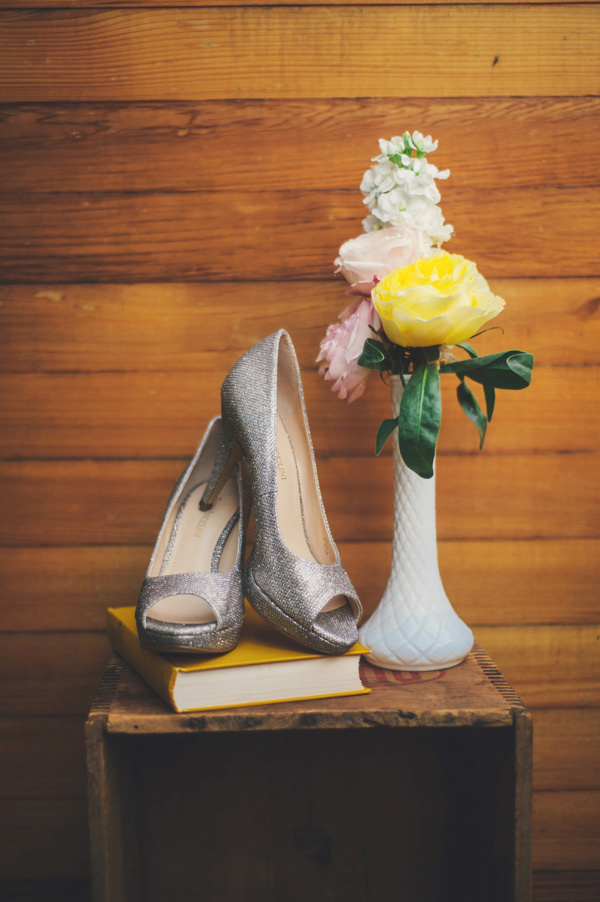 glamorous-gold-and-gray-wedding