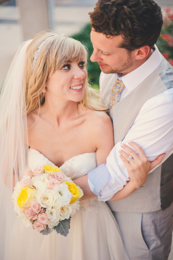 glamorous-gold-and-gray-wedding