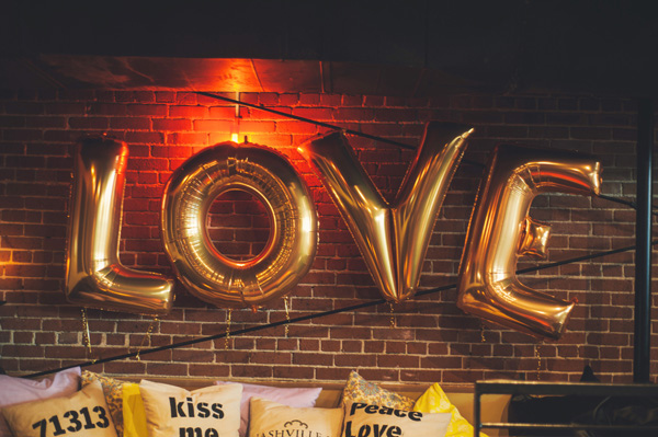 glamorous-gold-and-gray-wedding