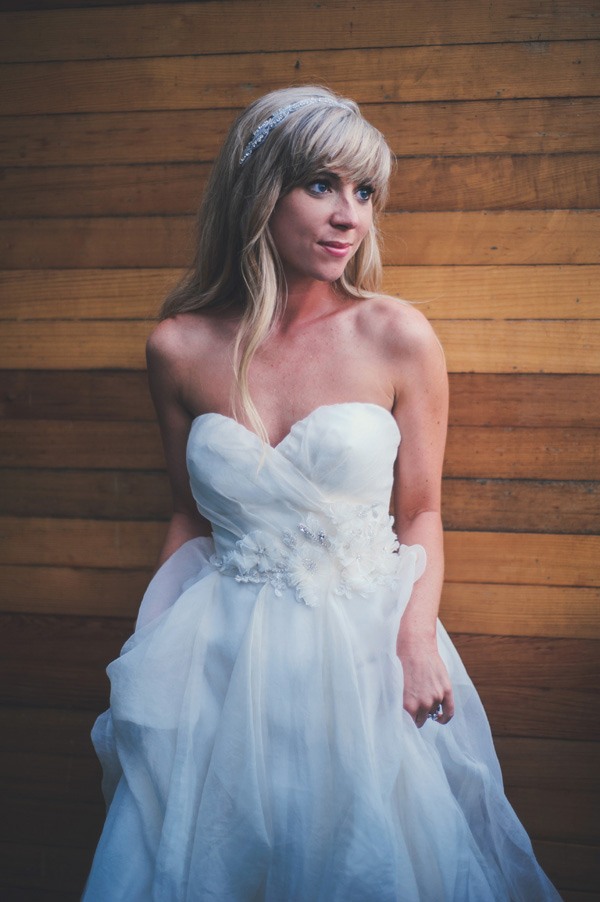 glamorous-gold-and-gray-wedding