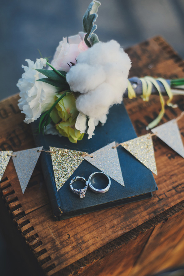 glamorous-gold-and-gray-wedding