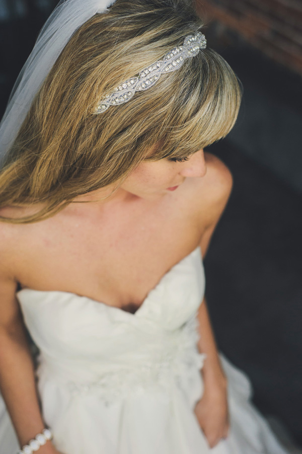 glamorous-gold-and-gray-wedding