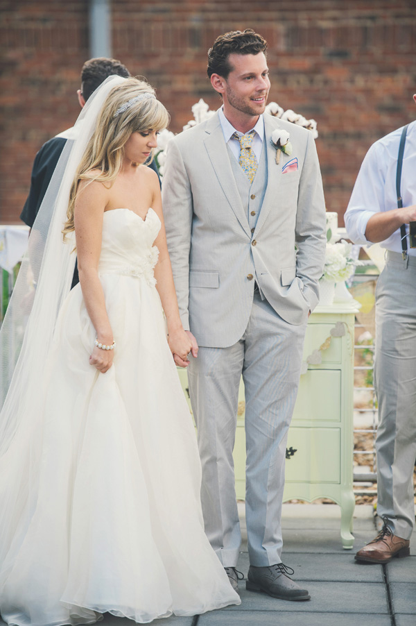 glamorous-gold-and-gray-wedding