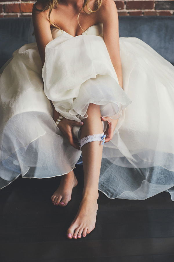 glamorous-gold-and-gray-wedding