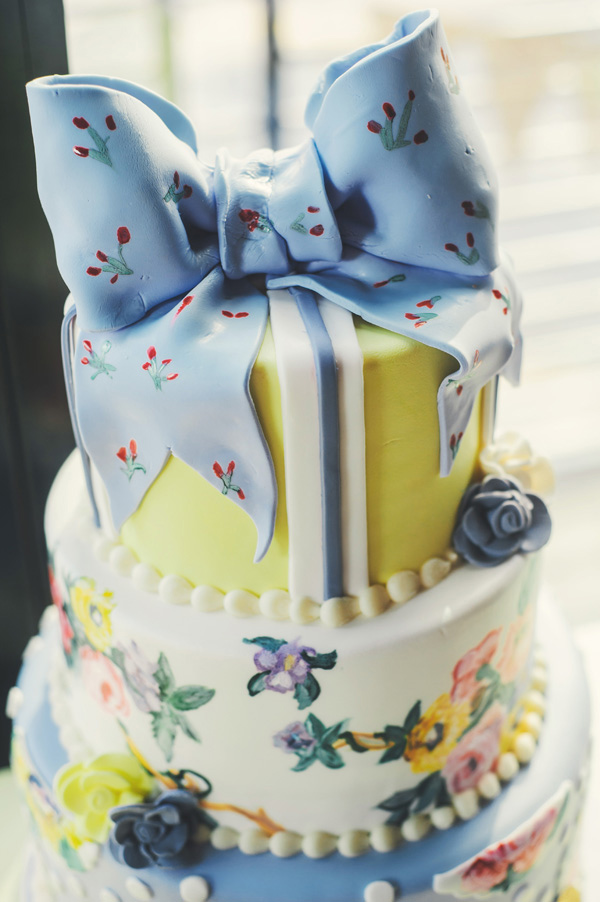 glamorous-gold-and-gray-wedding