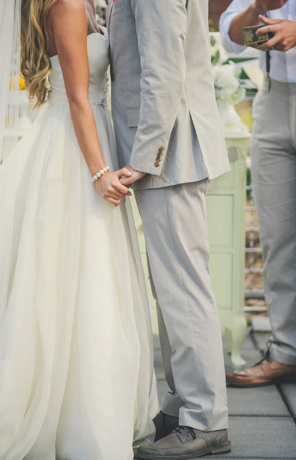 glamorous-gold-and-gray-wedding