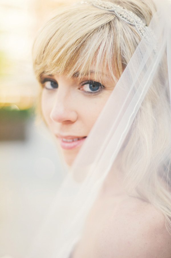 glamorous-gold-and-gray-wedding