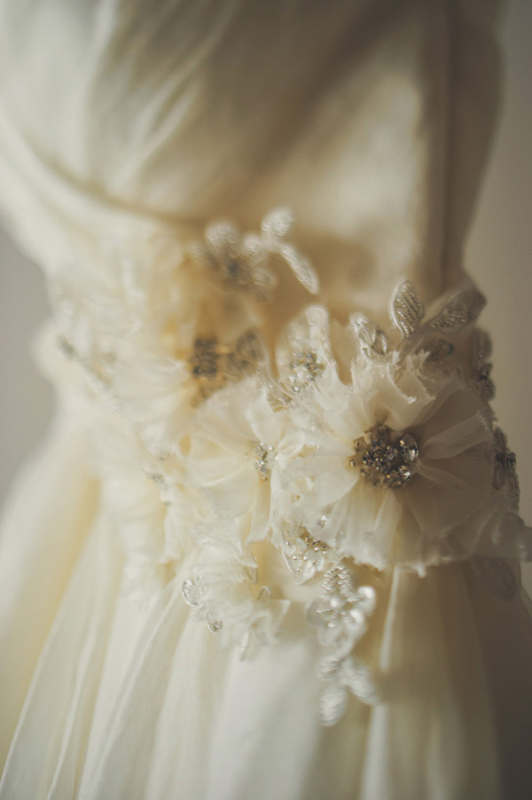 glamorous-gold-and-gray-wedding