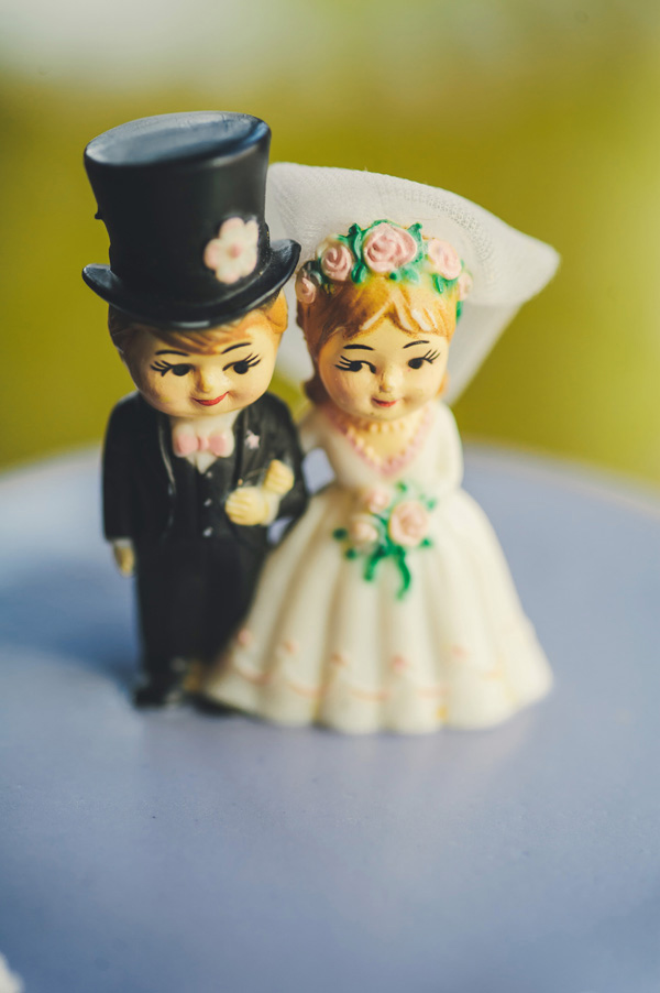 glamorous-gold-and-gray-wedding