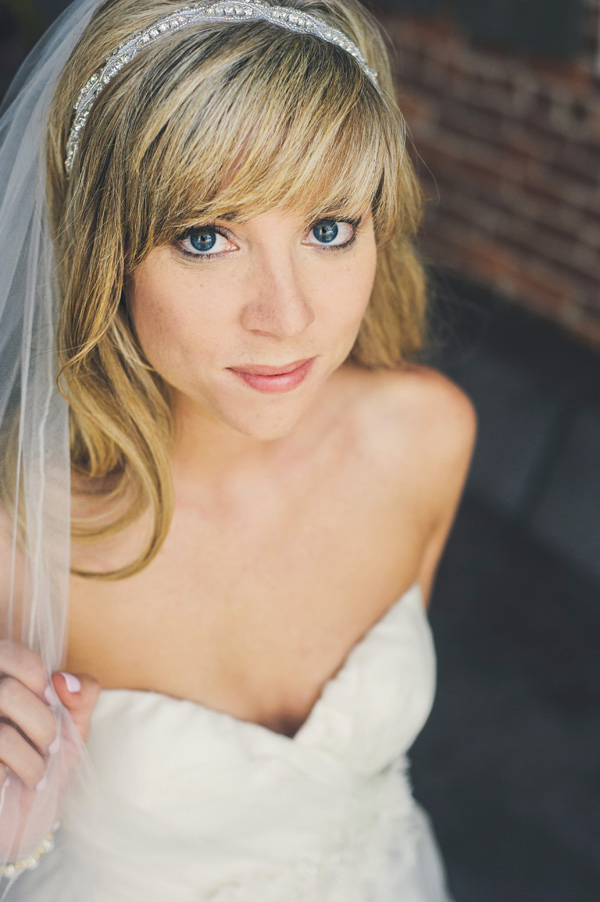 glamorous-gold-and-gray-wedding