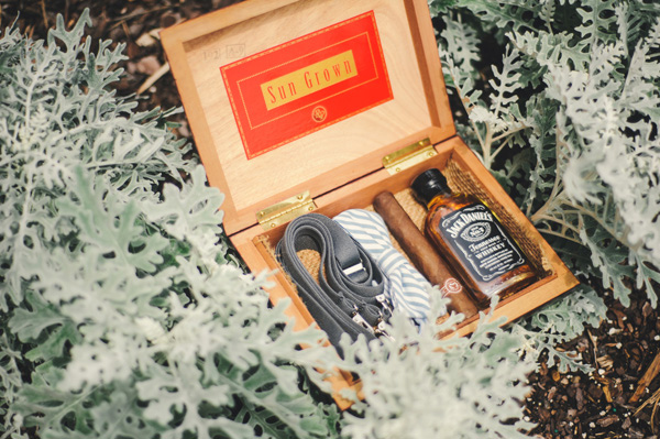 glamorous-gold-and-gray-wedding