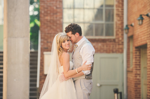 glamorous-gold-and-gray-wedding