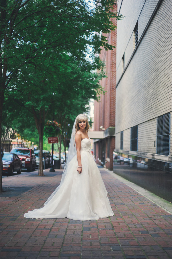 glamorous-gold-and-gray-wedding