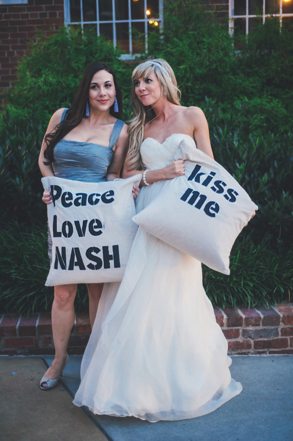 glamorous-gold-and-gray-wedding