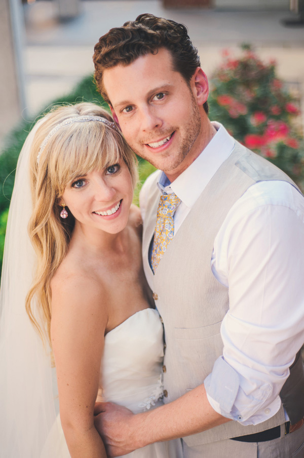 glamorous-gold-and-gray-wedding