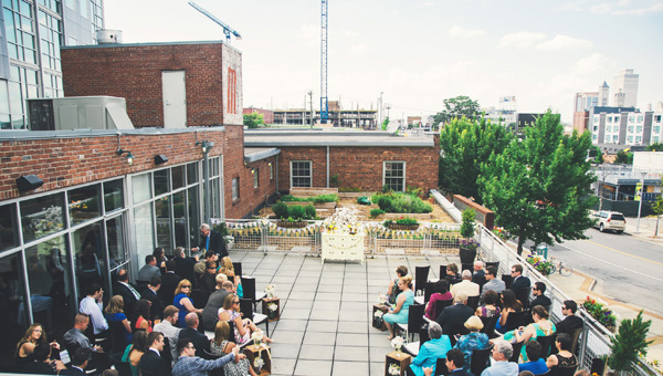 glamorous-gold-and-gray-wedding