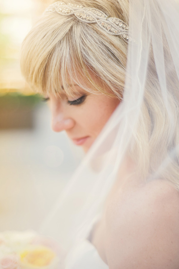 glamorous-gold-and-gray-wedding