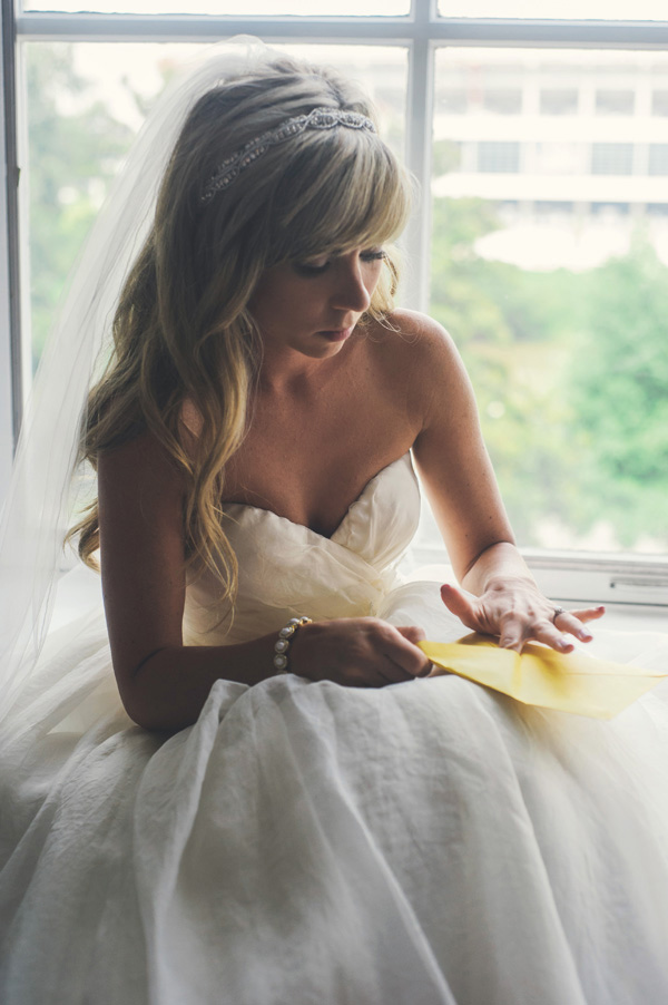 glamorous-gold-and-gray-wedding