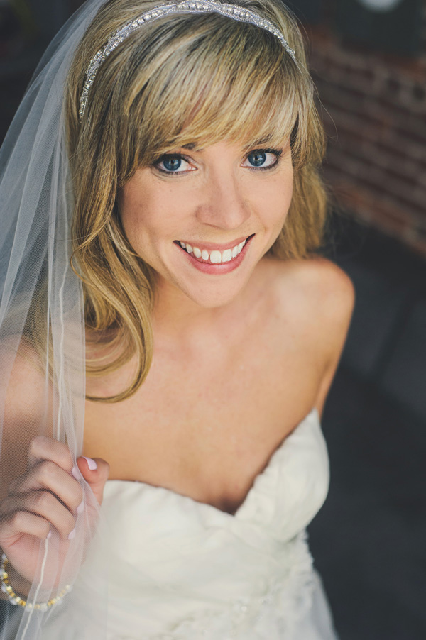 glamorous-gold-and-gray-wedding
