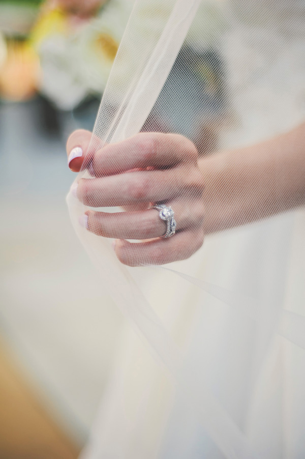 glamorous-gold-and-gray-wedding