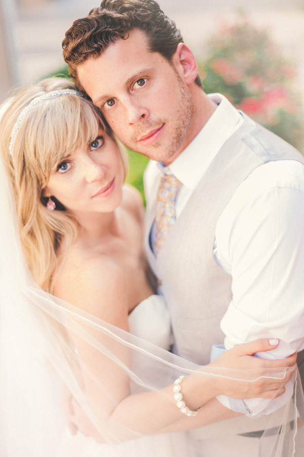 glamorous-gold-and-gray-wedding