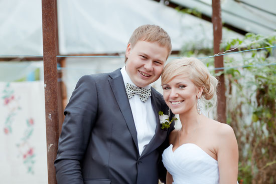 Happy young couple on their wedding day smiling