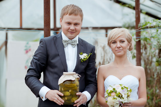 Bride and groom with jar of pickles wedding photo