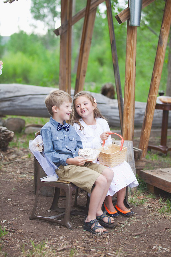 rustic-burlap-and-lace-wedding
